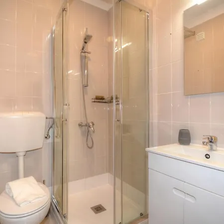 Charming T3 With Patio, And Surf פניש