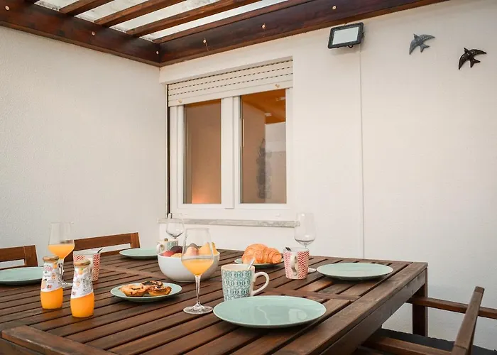 Charming T3 With Patio, And Surf